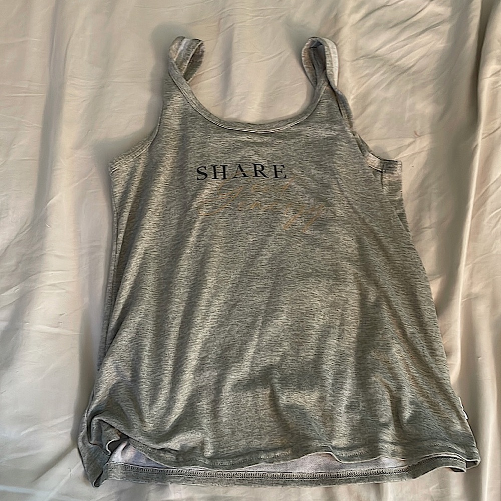 The brand is Danskin, size M, color is a pastel light green